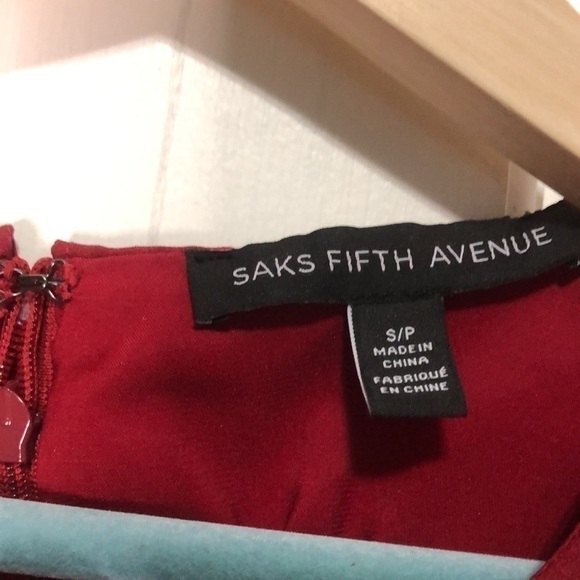 Saks Fifth Avenue Women’s Cold Shoulder Mini Dress Red Burgundy Size Small - Picture 5 of 7